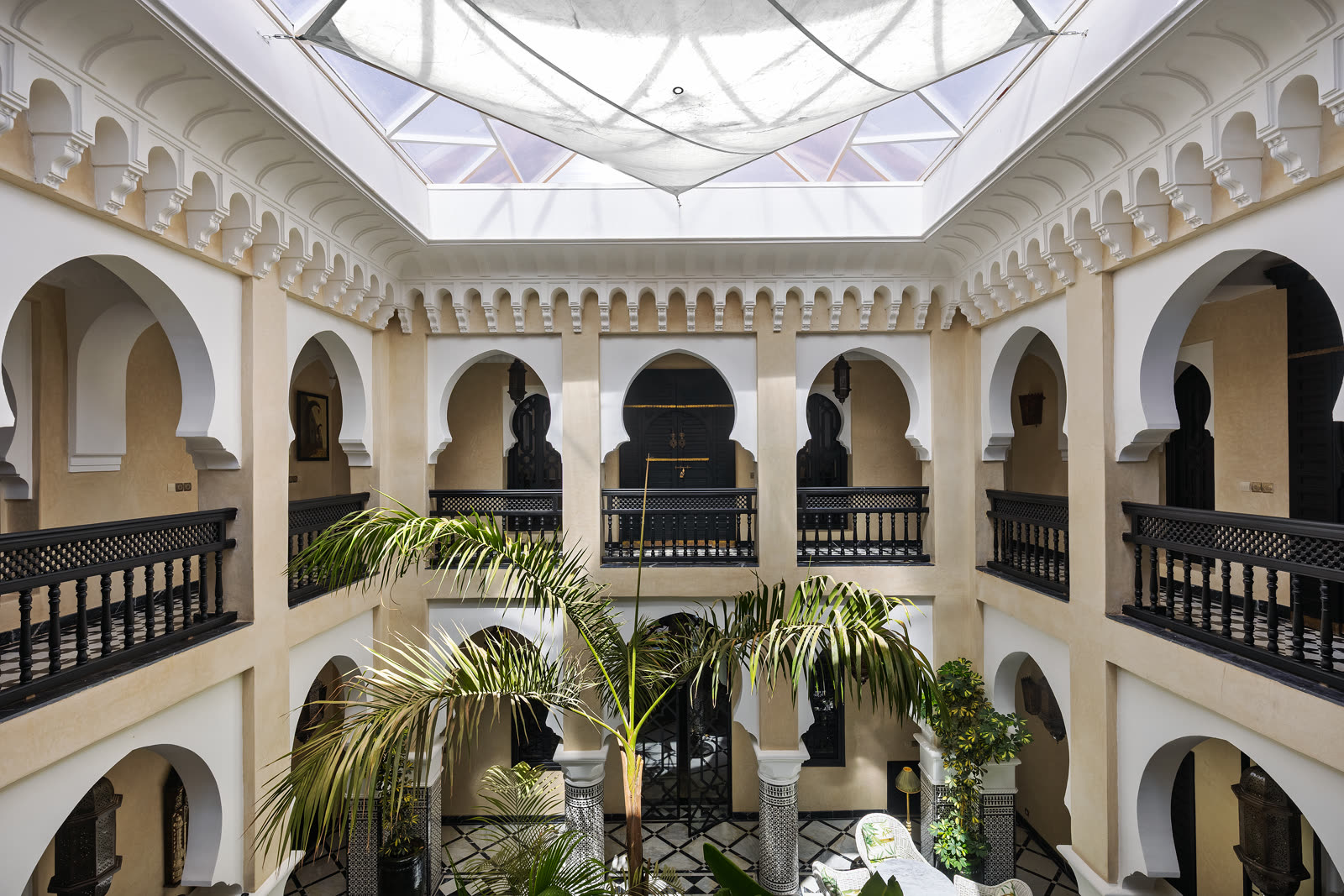 Patio intérieur à arcades de la Villa El Moughani
