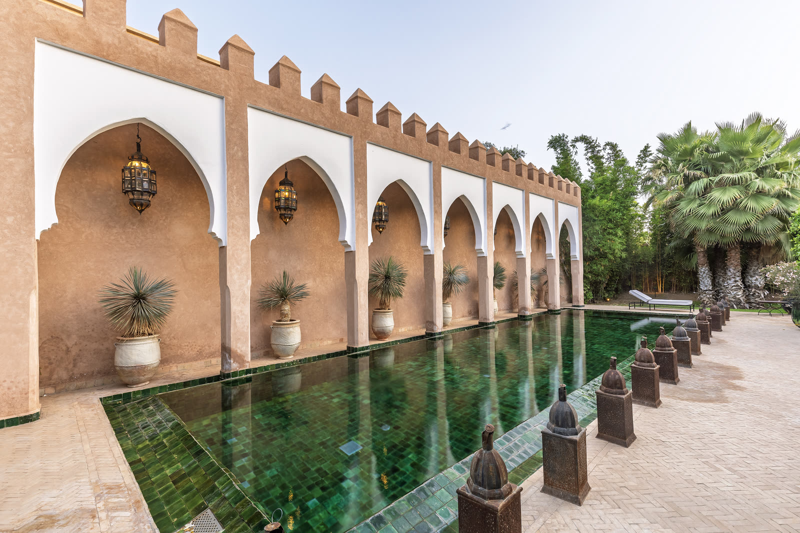 La piscine extérieure de la Villa El Moughani