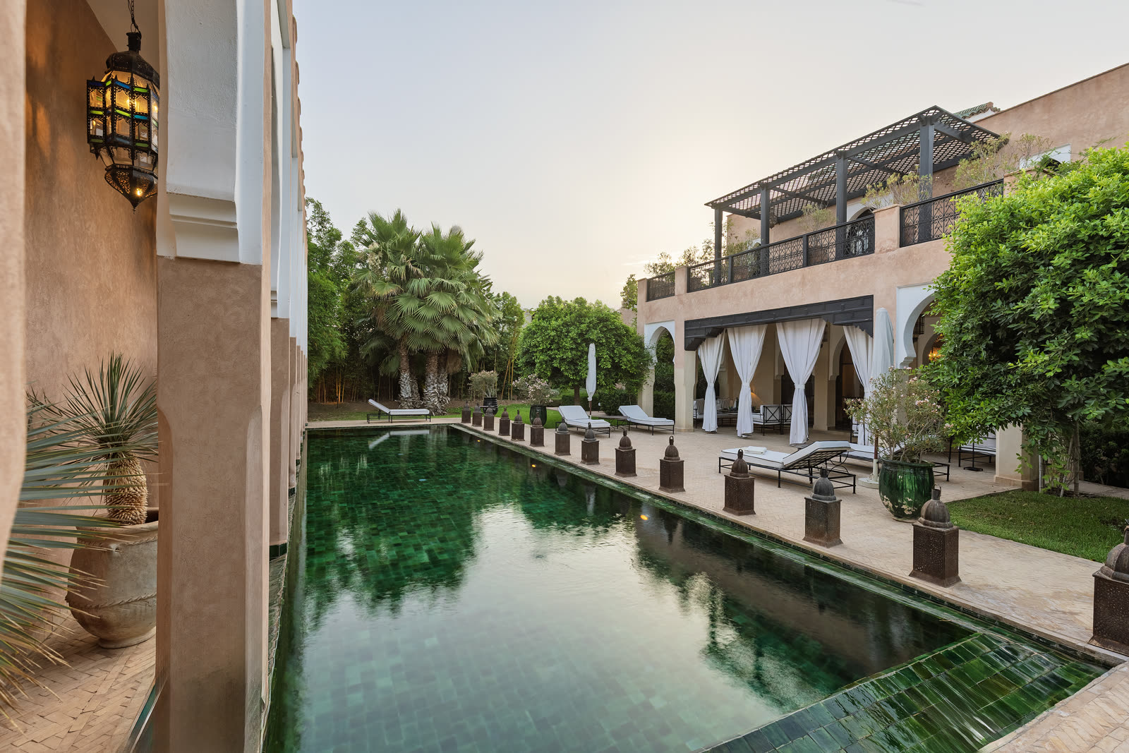 Piscine et façade de la Villa El Moughani