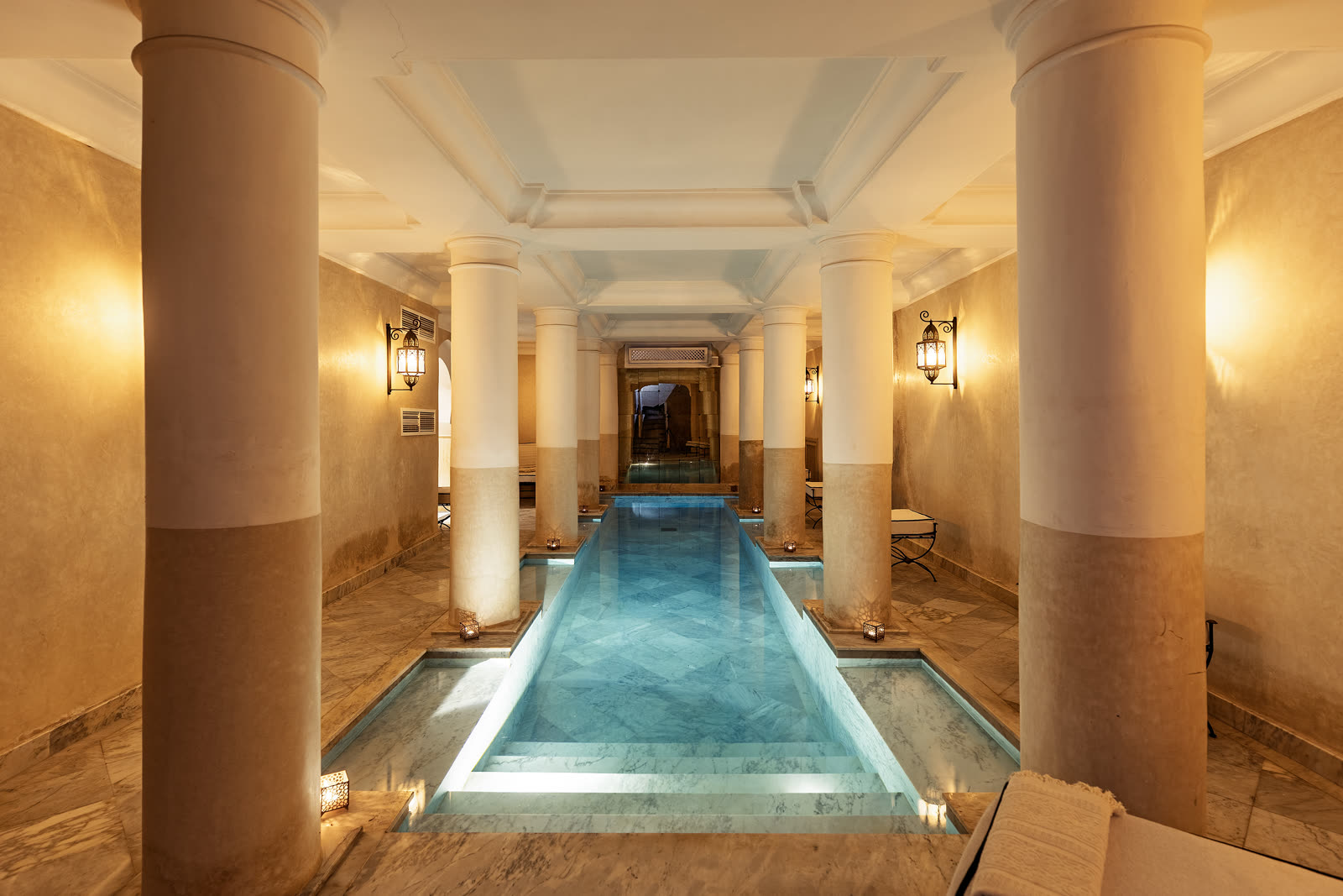 La piscine intérieure de la Villa El Moughani